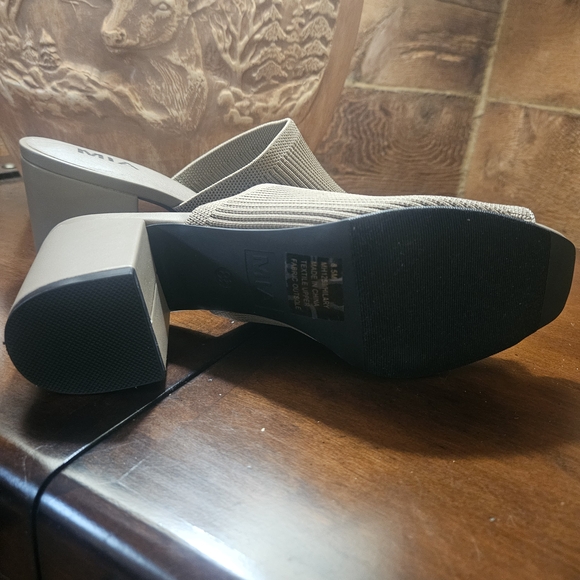 MIA Women's Gray Textured Mules - Picture 8 of 9